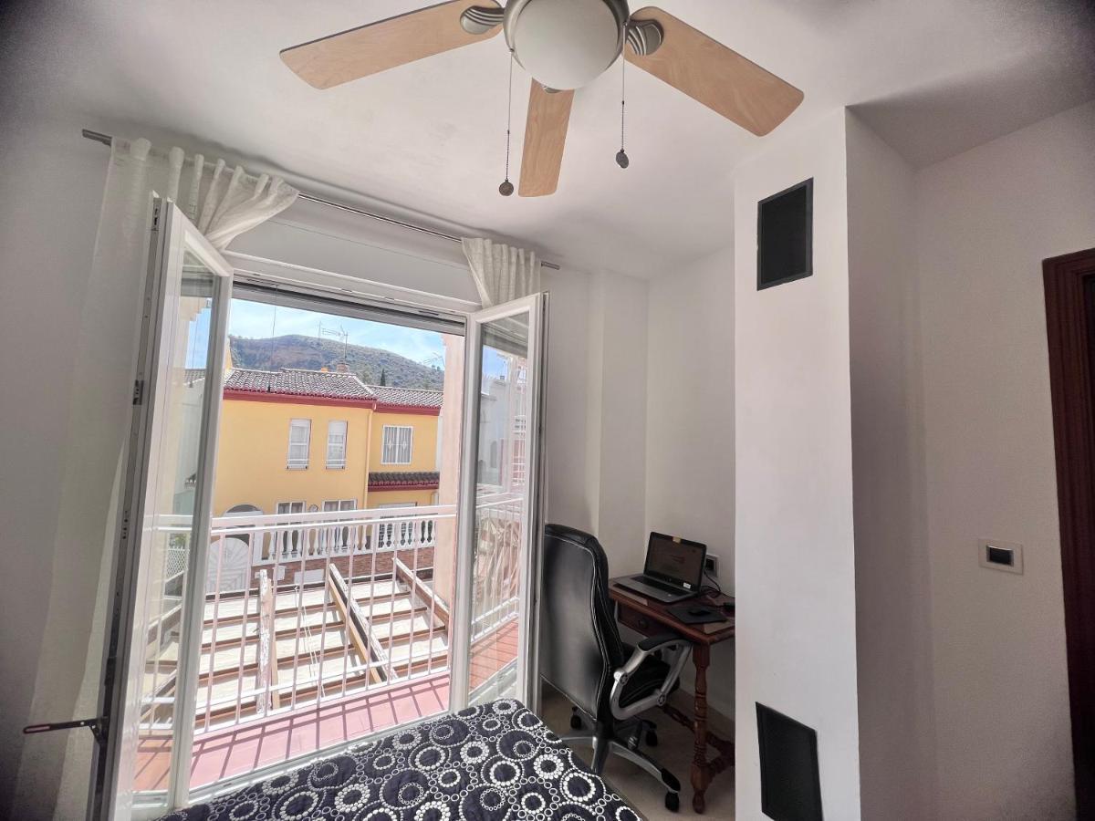 그라나다 Casa Ideal Familias Y Grupos Con Balcones Exterior Soleada Patios Cerca Alhambra, Sierra Nevada, Rio Genil, Lancha Del Genil, Parque Llano Y Reloj Del Sol Con Barbacoas, Campo De Futbol, Circuito Gimnasia 아파트 외부 사진