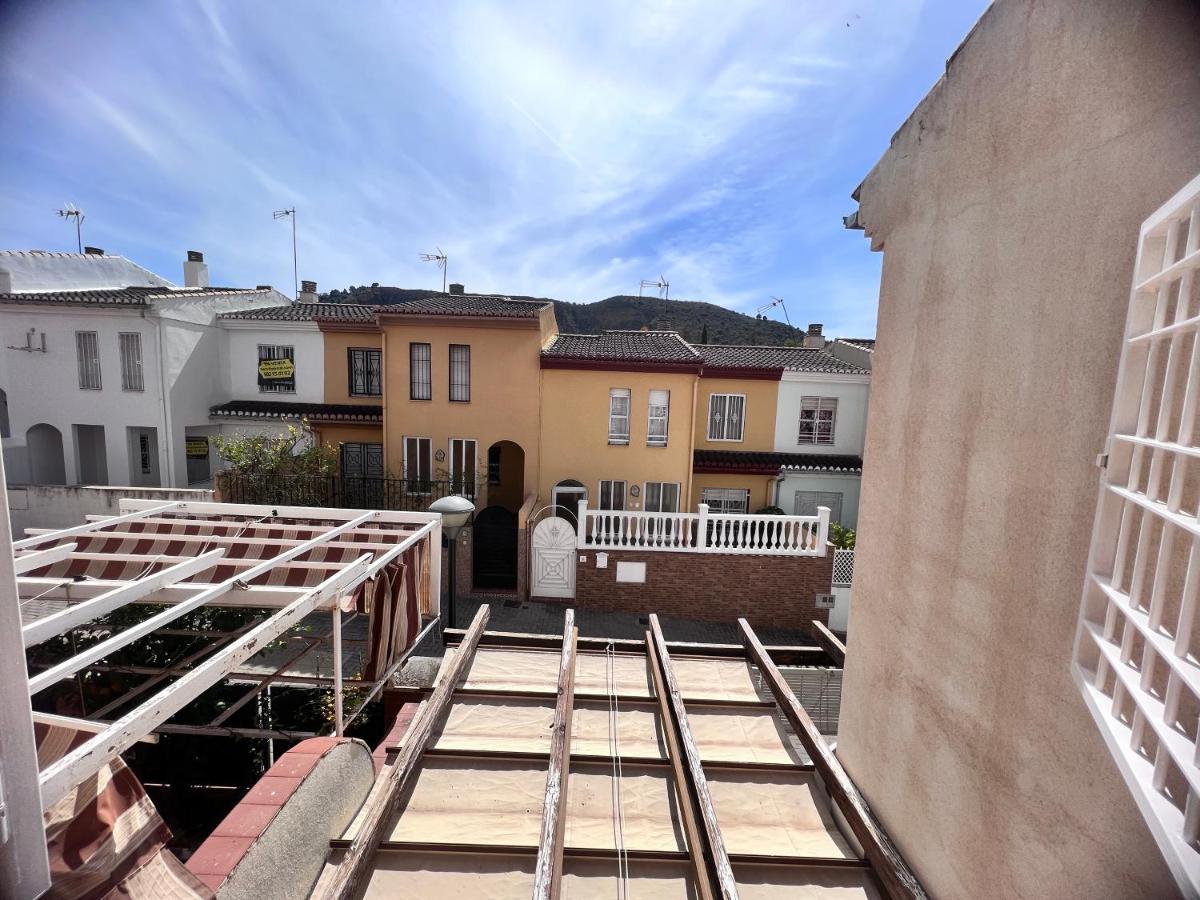 그라나다 Casa Ideal Familias Y Grupos Con Balcones Exterior Soleada Patios Cerca Alhambra, Sierra Nevada, Rio Genil, Lancha Del Genil, Parque Llano Y Reloj Del Sol Con Barbacoas, Campo De Futbol, Circuito Gimnasia 아파트 외부 사진