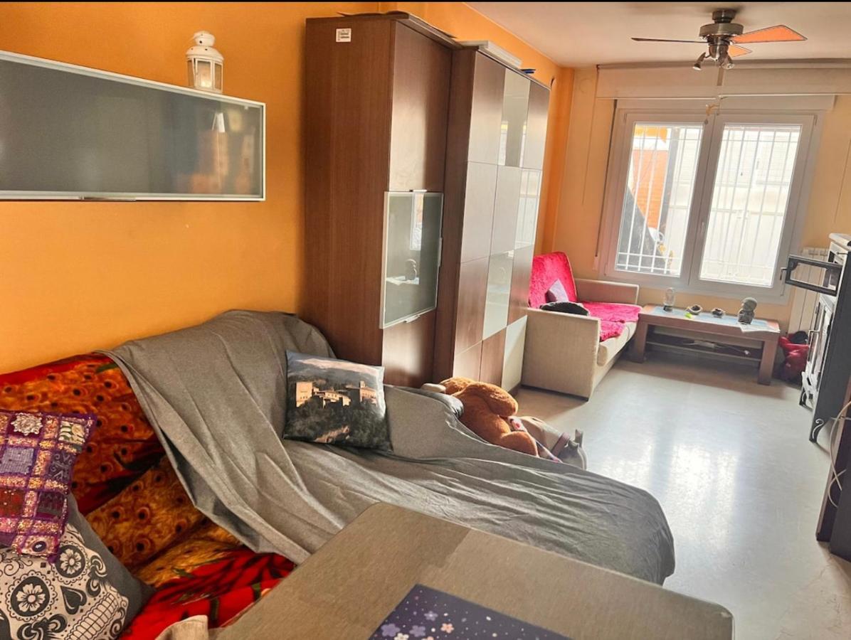 그라나다 Casa Ideal Familias Y Grupos Con Balcones Exterior Soleada Patios Cerca Alhambra, Sierra Nevada, Rio Genil, Lancha Del Genil, Parque Llano Y Reloj Del Sol Con Barbacoas, Campo De Futbol, Circuito Gimnasia 아파트 외부 사진