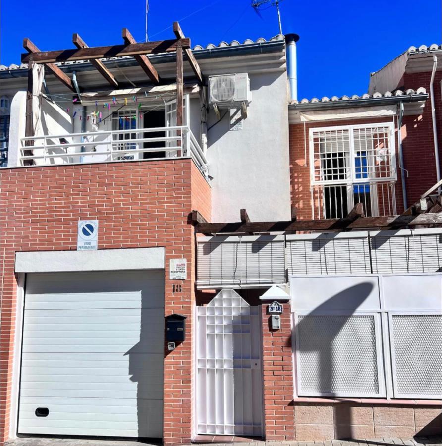 그라나다 Casa Ideal Familias Y Grupos Con Balcones Exterior Soleada Patios Cerca Alhambra, Sierra Nevada, Rio Genil, Lancha Del Genil, Parque Llano Y Reloj Del Sol Con Barbacoas, Campo De Futbol, Circuito Gimnasia 아파트 외부 사진