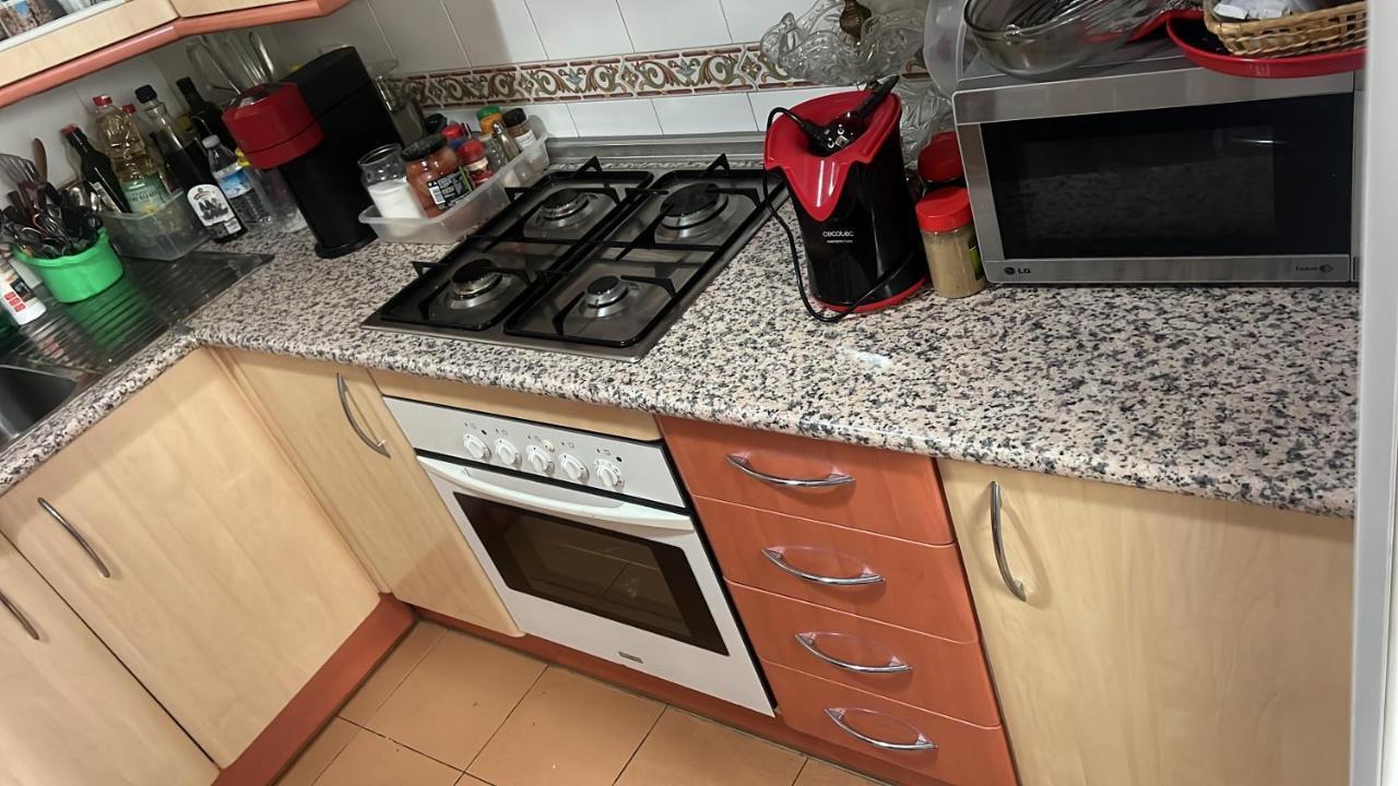 그라나다 Casa Ideal Familias Y Grupos Con Balcones Exterior Soleada Patios Cerca Alhambra, Sierra Nevada, Rio Genil, Lancha Del Genil, Parque Llano Y Reloj Del Sol Con Barbacoas, Campo De Futbol, Circuito Gimnasia 아파트 외부 사진