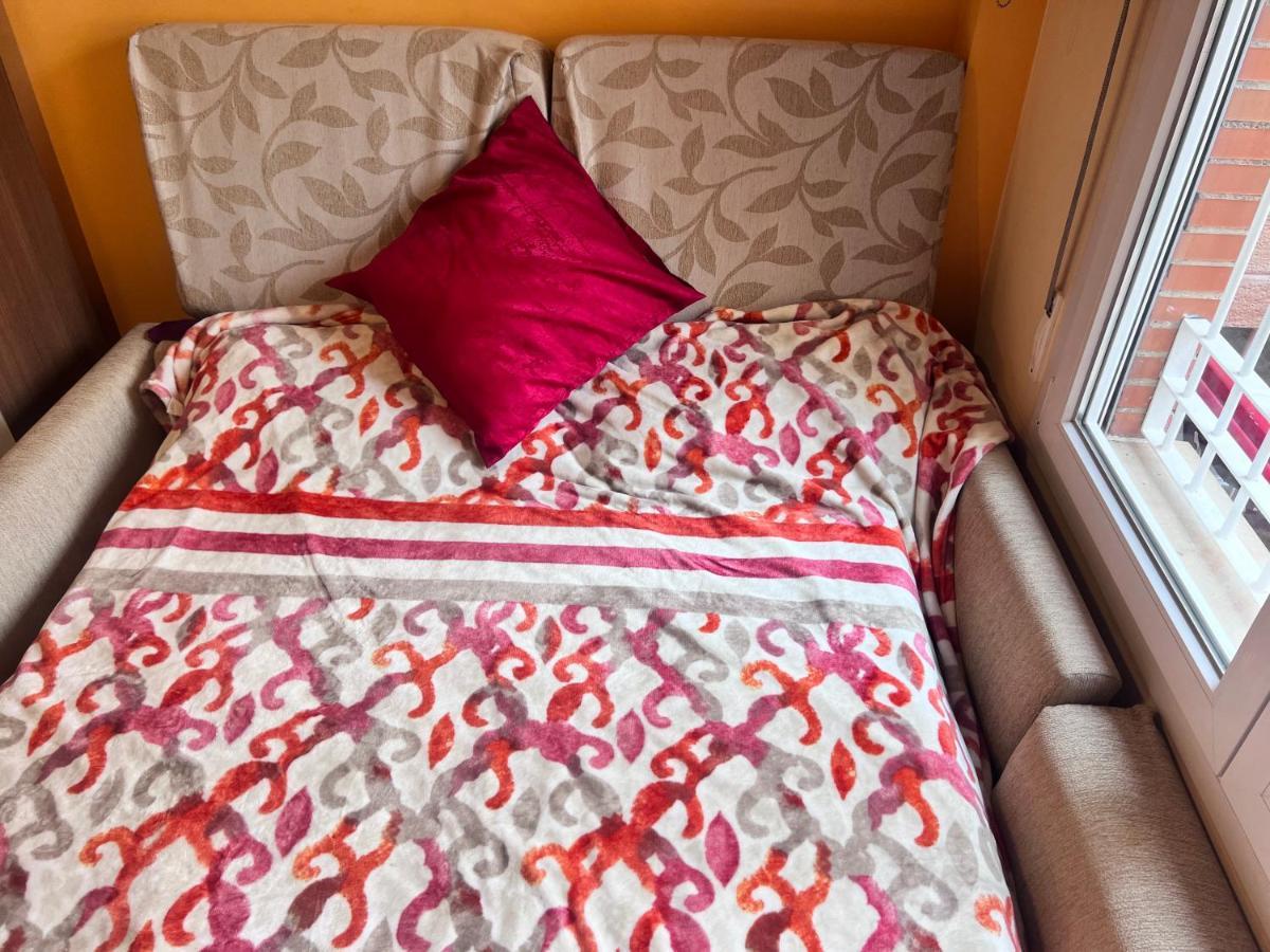 그라나다 Casa Ideal Familias Y Grupos Con Balcones Exterior Soleada Patios Cerca Alhambra, Sierra Nevada, Rio Genil, Lancha Del Genil, Parque Llano Y Reloj Del Sol Con Barbacoas, Campo De Futbol, Circuito Gimnasia 아파트 외부 사진