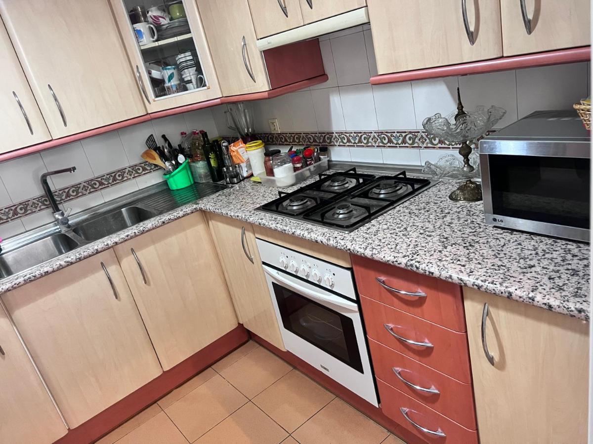 그라나다 Casa Ideal Familias Y Grupos Con Balcones Exterior Soleada Patios Cerca Alhambra, Sierra Nevada, Rio Genil, Lancha Del Genil, Parque Llano Y Reloj Del Sol Con Barbacoas, Campo De Futbol, Circuito Gimnasia 아파트 외부 사진