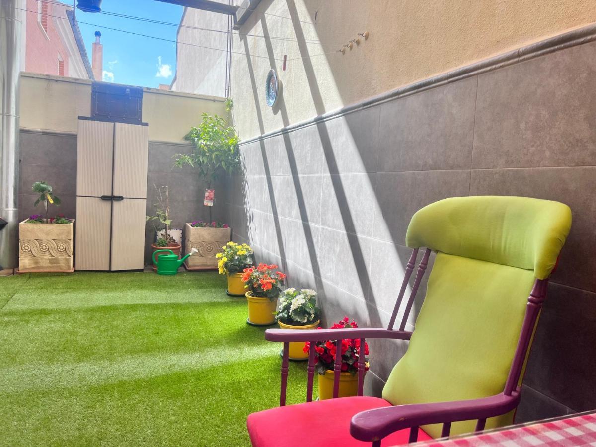 그라나다 Casa Ideal Familias Y Grupos Con Balcones Exterior Soleada Patios Cerca Alhambra, Sierra Nevada, Rio Genil, Lancha Del Genil, Parque Llano Y Reloj Del Sol Con Barbacoas, Campo De Futbol, Circuito Gimnasia 아파트 외부 사진