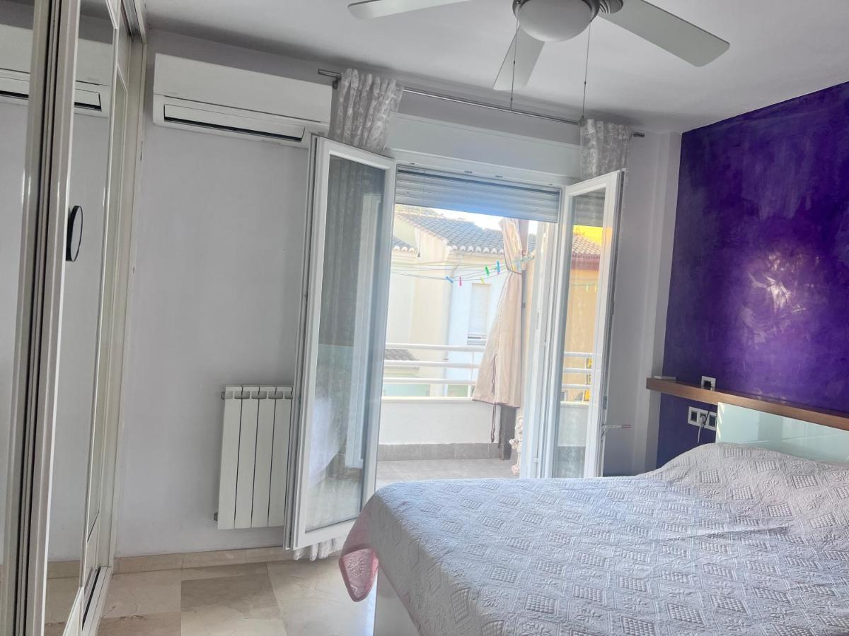 그라나다 Casa Ideal Familias Y Grupos Con Balcones Exterior Soleada Patios Cerca Alhambra, Sierra Nevada, Rio Genil, Lancha Del Genil, Parque Llano Y Reloj Del Sol Con Barbacoas, Campo De Futbol, Circuito Gimnasia 아파트 외부 사진