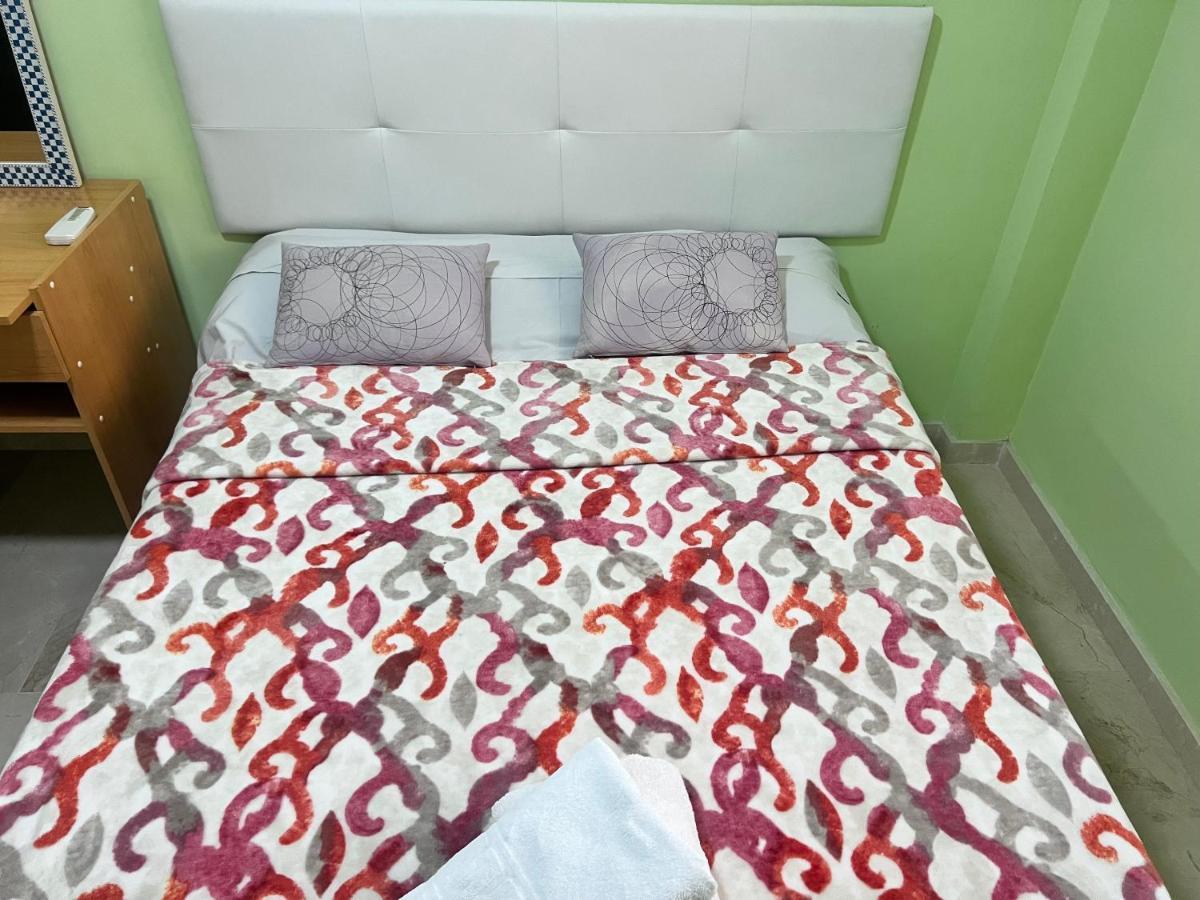 그라나다 Casa Ideal Familias Y Grupos Con Balcones Exterior Soleada Patios Cerca Alhambra, Sierra Nevada, Rio Genil, Lancha Del Genil, Parque Llano Y Reloj Del Sol Con Barbacoas, Campo De Futbol, Circuito Gimnasia 아파트 외부 사진