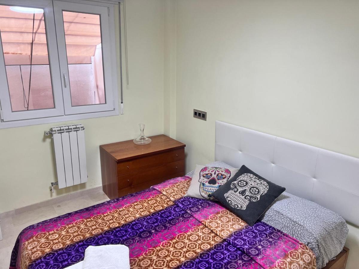 그라나다 Casa Ideal Familias Y Grupos Con Balcones Exterior Soleada Patios Cerca Alhambra, Sierra Nevada, Rio Genil, Lancha Del Genil, Parque Llano Y Reloj Del Sol Con Barbacoas, Campo De Futbol, Circuito Gimnasia 아파트 외부 사진