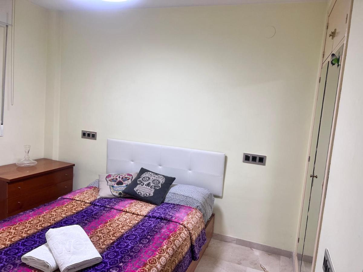 그라나다 Casa Ideal Familias Y Grupos Con Balcones Exterior Soleada Patios Cerca Alhambra, Sierra Nevada, Rio Genil, Lancha Del Genil, Parque Llano Y Reloj Del Sol Con Barbacoas, Campo De Futbol, Circuito Gimnasia 아파트 외부 사진