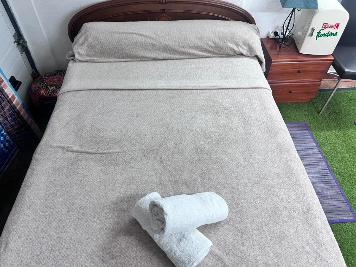 그라나다 Casa Ideal Familias Y Grupos Con Balcones Exterior Soleada Patios Cerca Alhambra, Sierra Nevada, Rio Genil, Lancha Del Genil, Parque Llano Y Reloj Del Sol Con Barbacoas, Campo De Futbol, Circuito Gimnasia 아파트 외부 사진