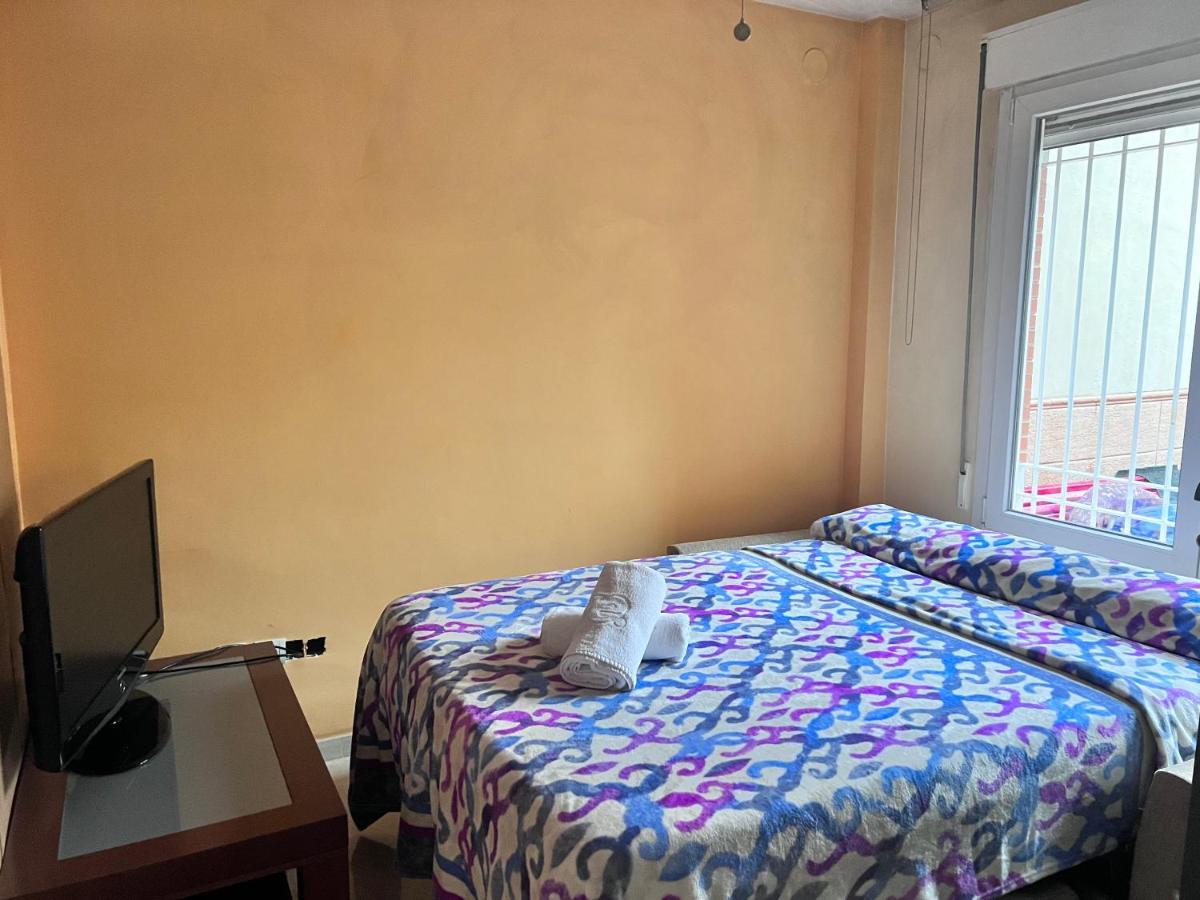 그라나다 Casa Ideal Familias Y Grupos Con Balcones Exterior Soleada Patios Cerca Alhambra, Sierra Nevada, Rio Genil, Lancha Del Genil, Parque Llano Y Reloj Del Sol Con Barbacoas, Campo De Futbol, Circuito Gimnasia 아파트 외부 사진